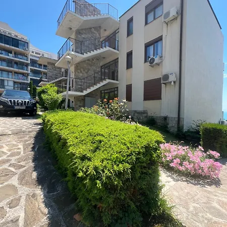 Апартамент Dolce Premium Panorama Sea View Свети Влас