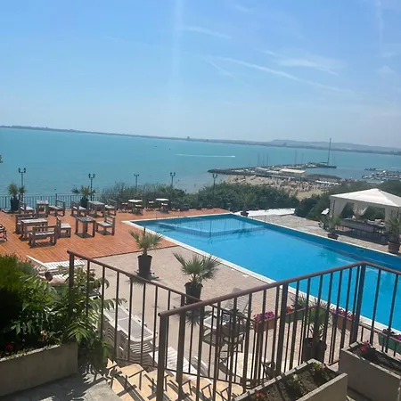 Апартамент Dolce Premium Panorama Sea View *